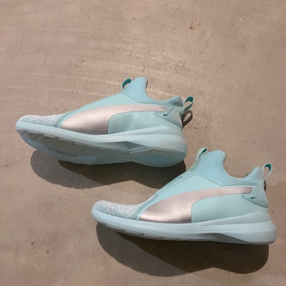 Puma children’s pull-on sneakers/running shoes - Picture 2 of 4